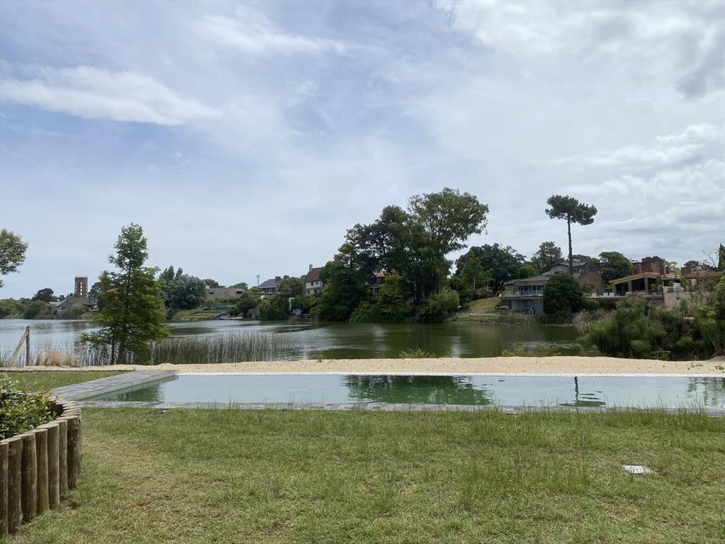 APARTAMENTO CON RENTA EN AMÉRICAS UNO CON VISTA AL LAGO