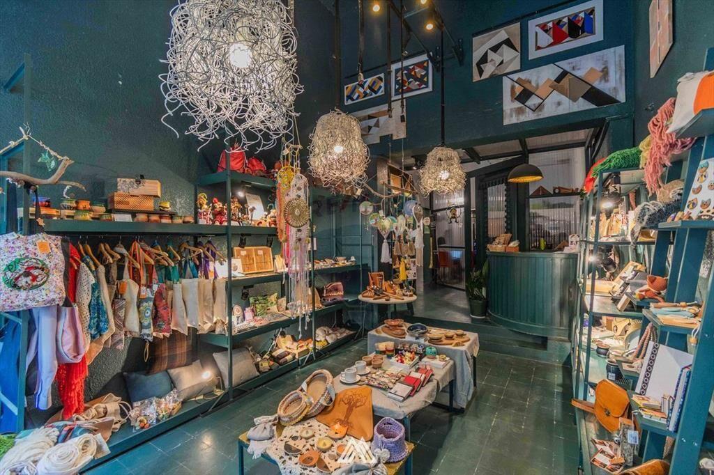 Se venden 3 locales comerciales en Ciudad Vieja.