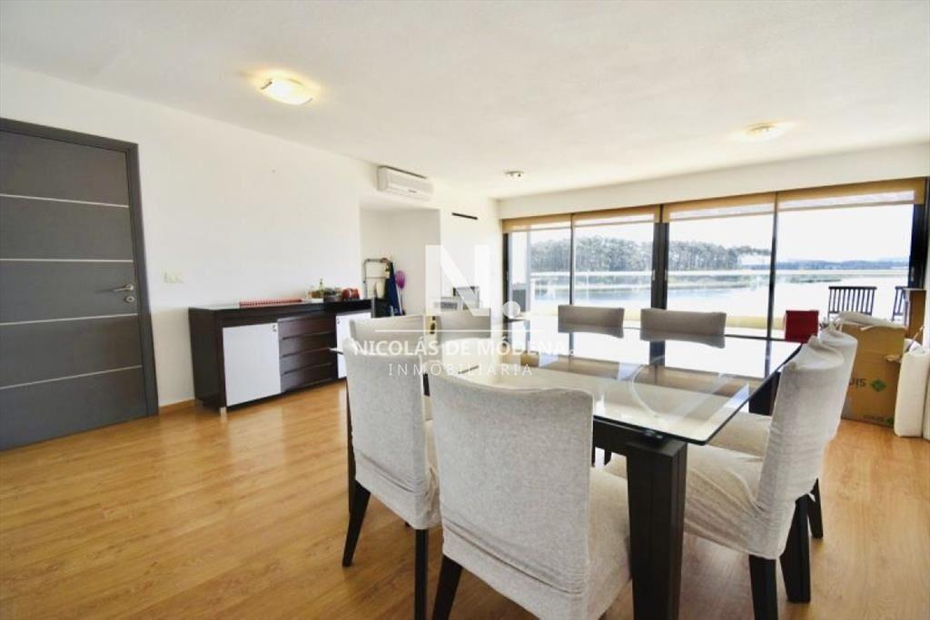 Venta de Apartamento de 3 dormitorios en Playa