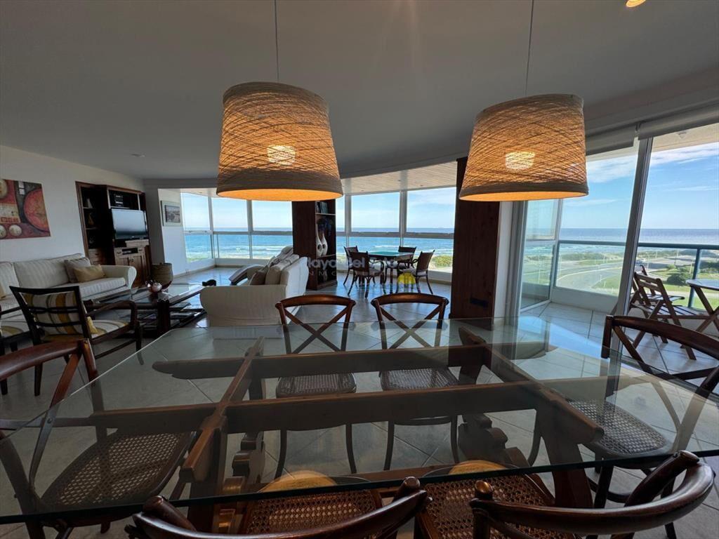 Apartamento en Venta de 3 dormitorios en Punta ,