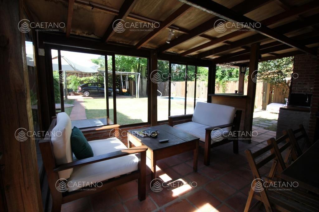 Casa 4 dormitorios con piscina en alquiler, zona