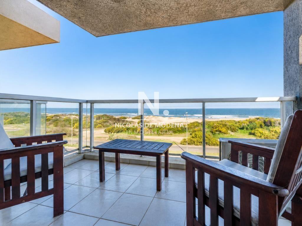 En venta apartamento de 3 dormitorios en Brava primera line