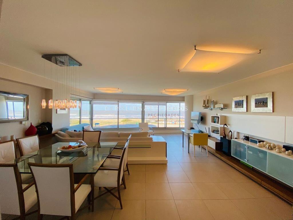 Apartamento en venta en torre Le Parc, Punta del