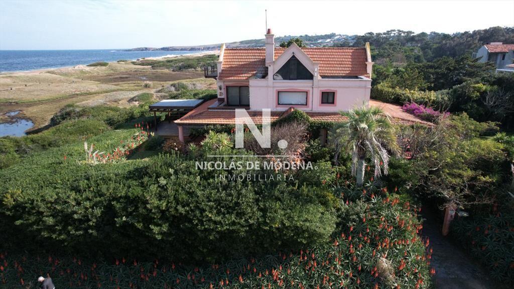 Espectacular casa sobre el Mar, gran oportunidad.