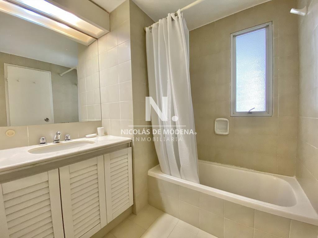 Vende impecable apartamento de 2 dormitorios en Brava - Pun