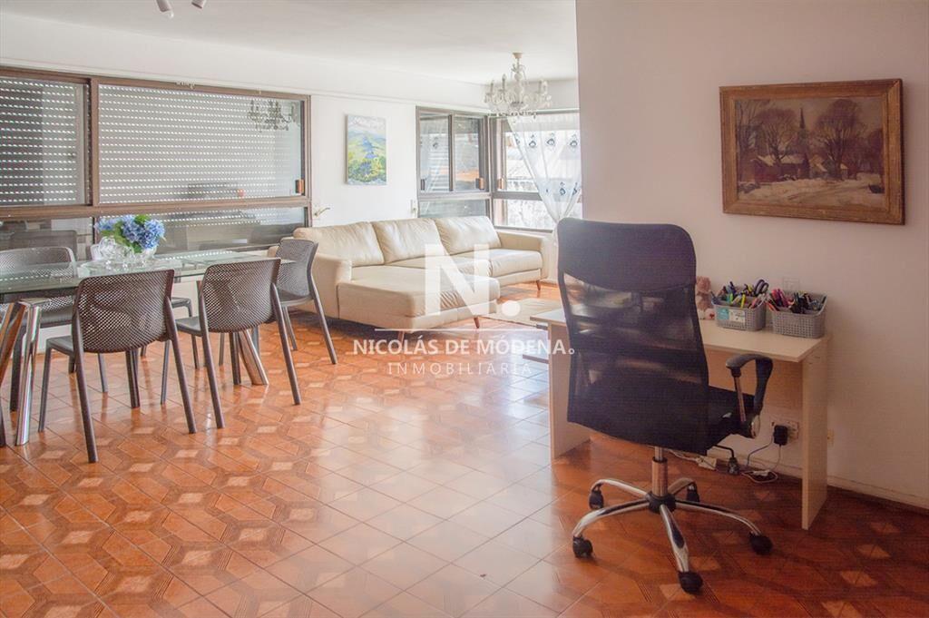 Amplio apartamento en Península, a pasos del mar de 3 dorm