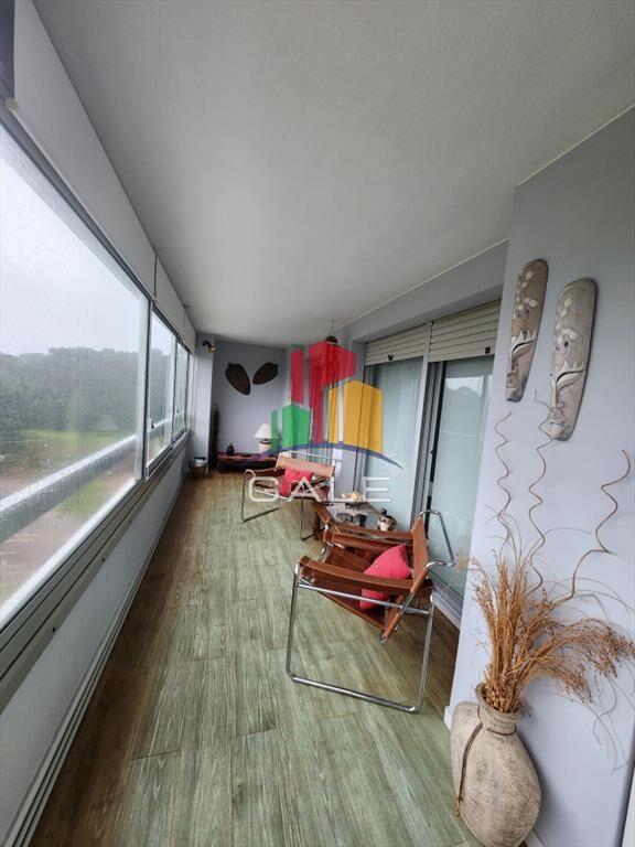 Vende apartamento de 2 dormitorios en Punta del