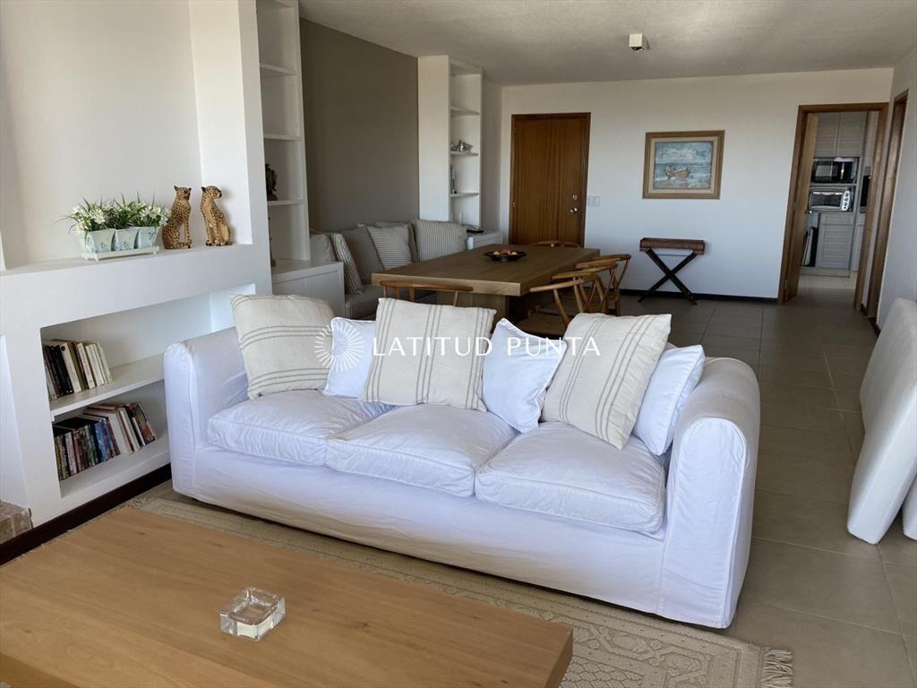 Apartamento en Roosevelt, 3 dormitorios más