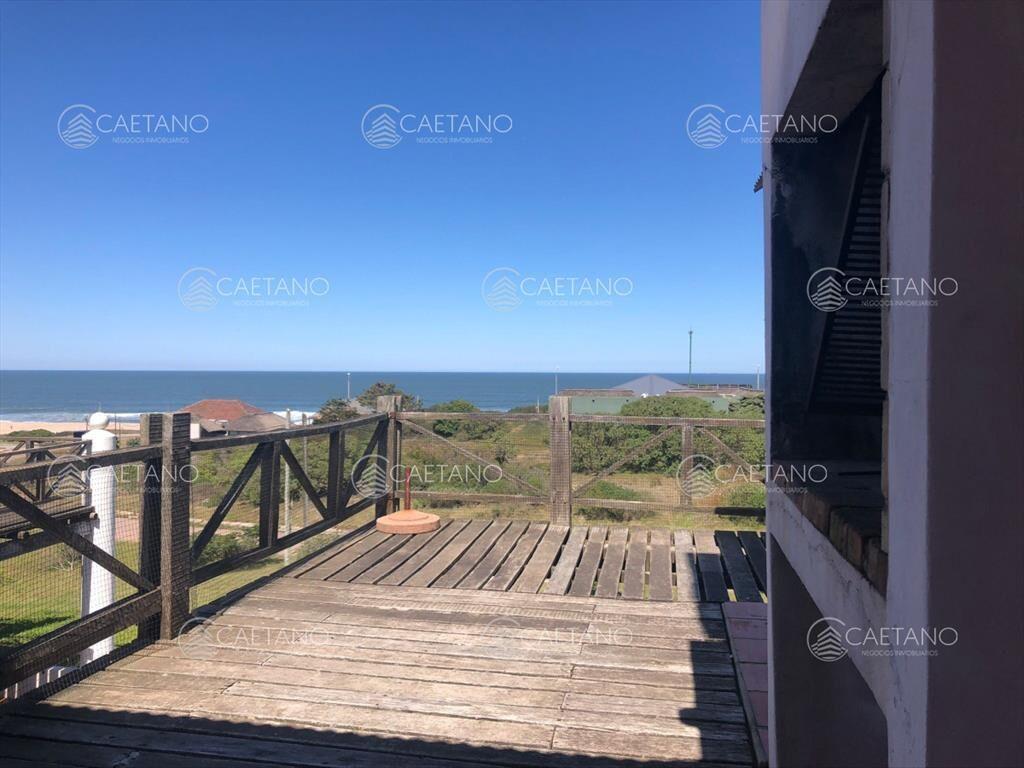 Buena casa en Montoya con vistas plenas al Mar y cerca de l