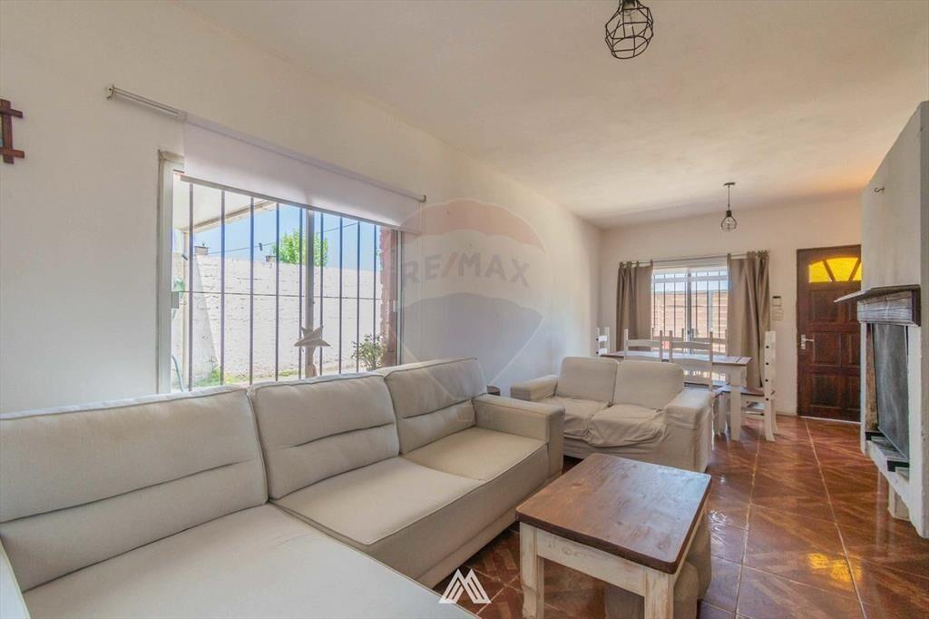 VENTA DE COCHERAS CON CASA EN COLON