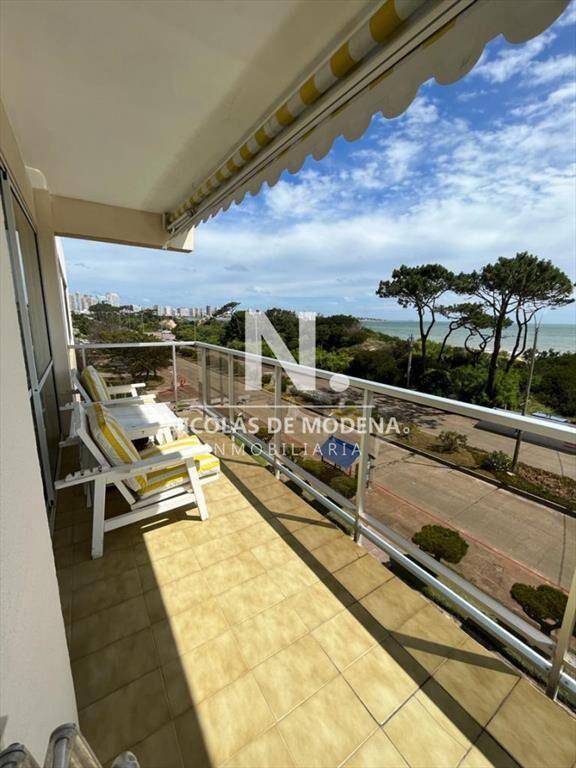 Vende apartamento en Mansa - Punta del Este de 3