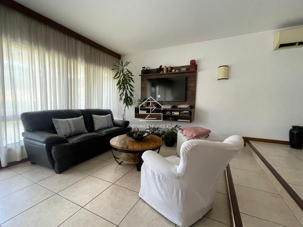 CASA EN MANSA CERCA DEL MAR CON PISCINA