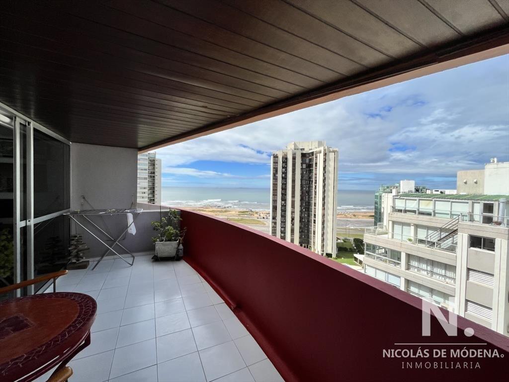 edificio en zona brava, muy cerca de la peninsula. 2 dormit