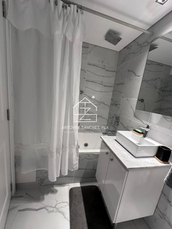 Poseidon esquinero de 3 Dormitorios en suite mas dependenci