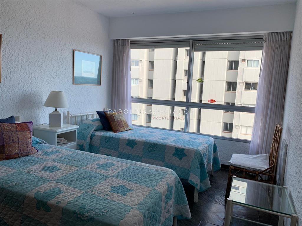 Apartamento de 3 dormitorios en Torres del Plata II, Punta