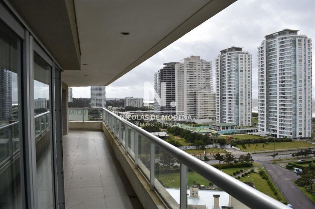 Apartamento de 3 dormitorios en Playa Brava, del