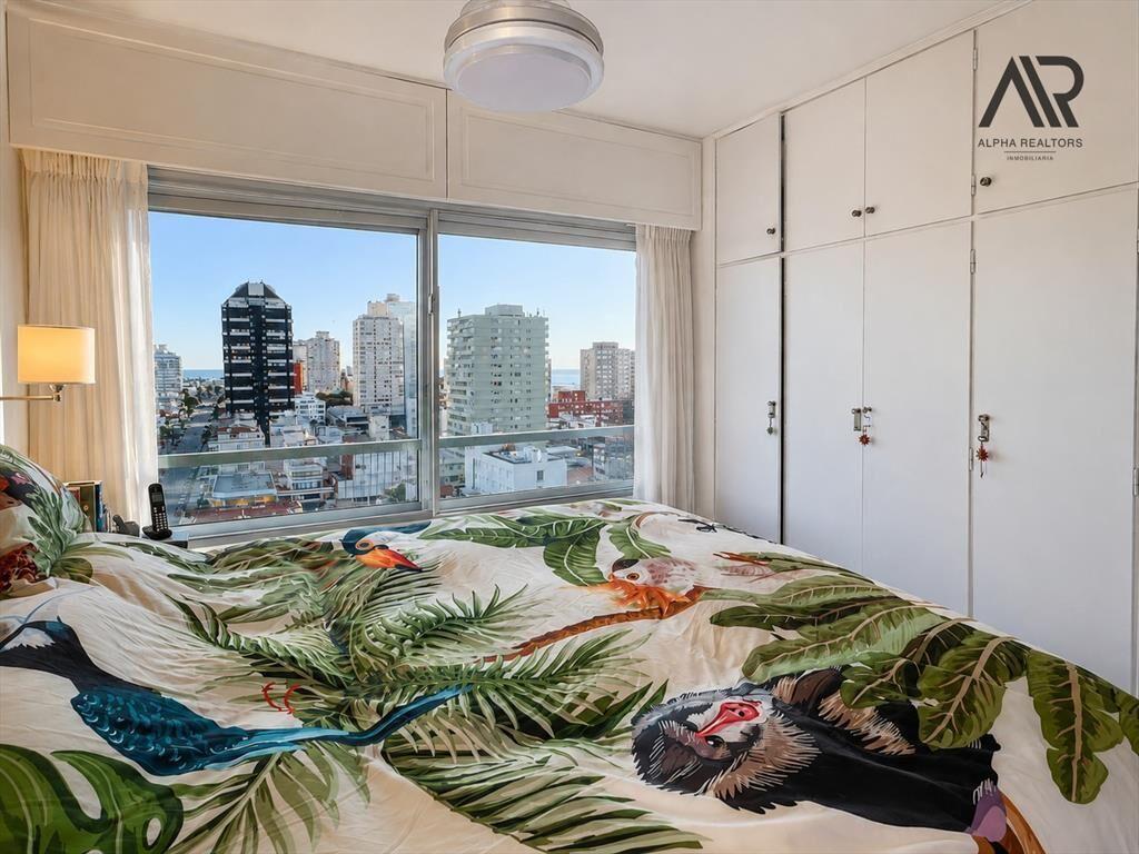 Apartamento en venta c/ cochera en Península