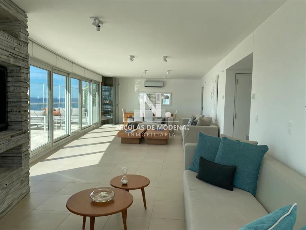 PentHouse de cuatro dormitorios en suite en Le y