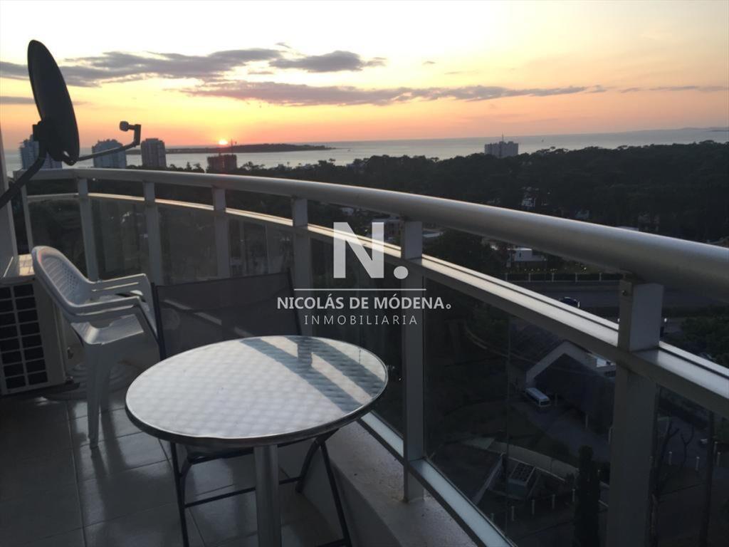 Apartamento de 2 dormitorios en Torre Amadeus con