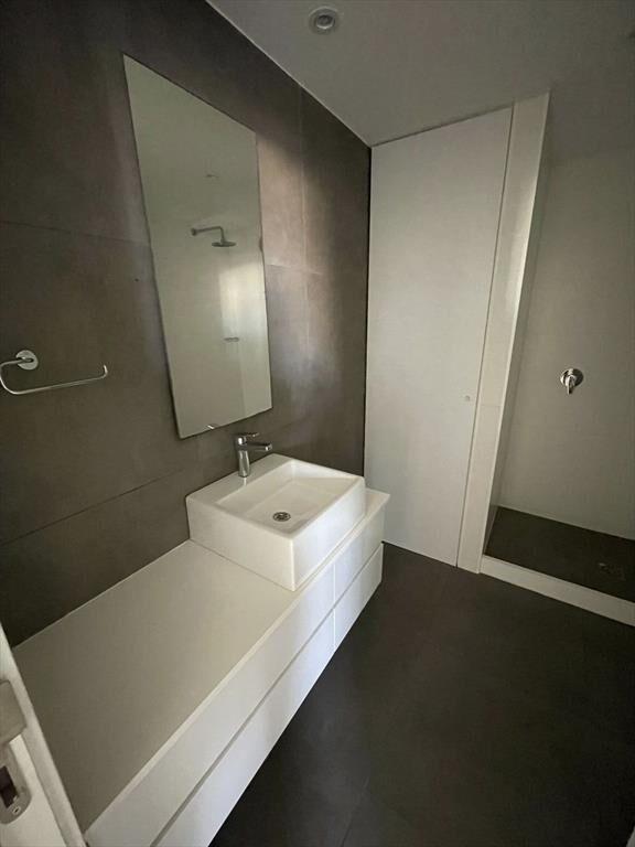 Venta con renta apartamento 2 dormitorios con garaje y pa...