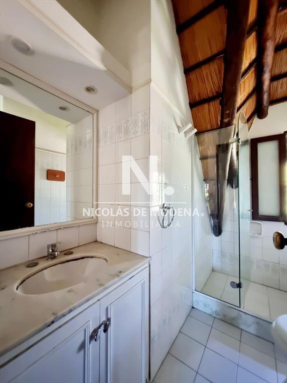 Vende casa en Pinares Punta del Este, de 4
