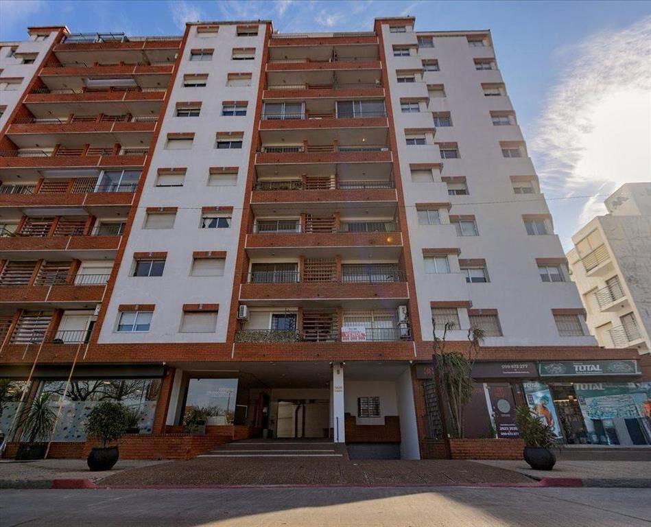 Venta Apartamento 4 dormitorios, 2 garajes en Pocitos Nuevo