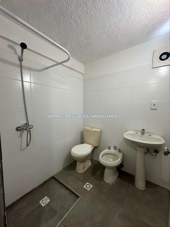 Alquiler apartamento dos dormitorios Centro bajos gc con pa