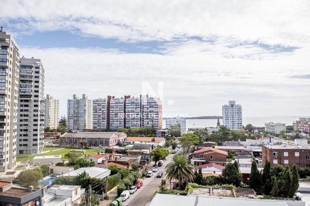 Vende apartamento de 2 dormitorios en Brava Punta del Este