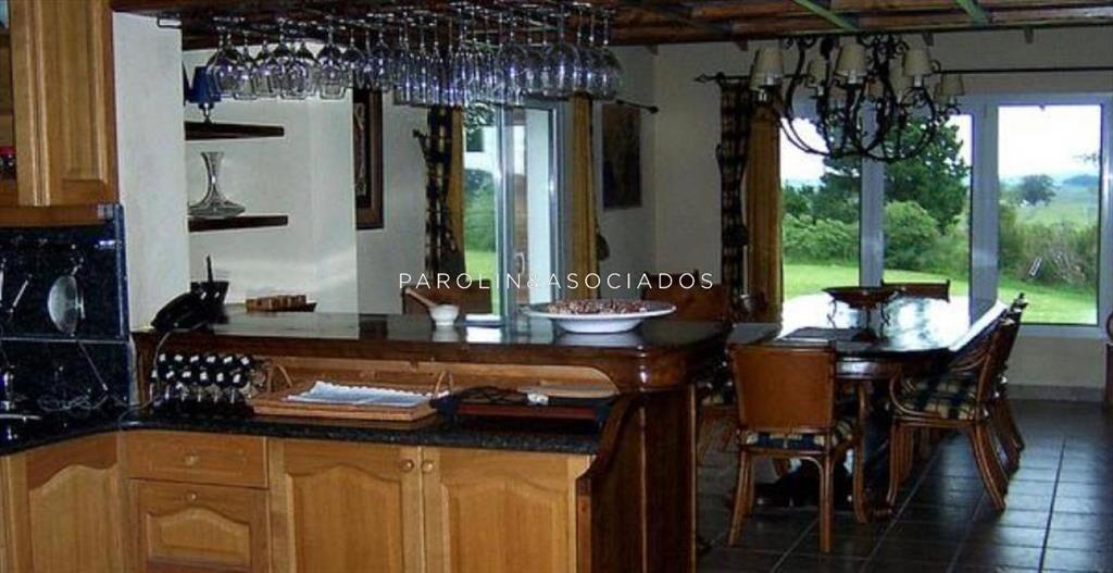 CHACRA EN VENTA DE 4 DORMITORIOS EN LA BARRA