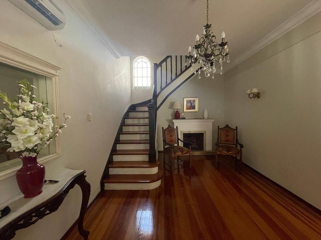Venta de Casa con 4 dormitorios y doble garaje en Pocitos