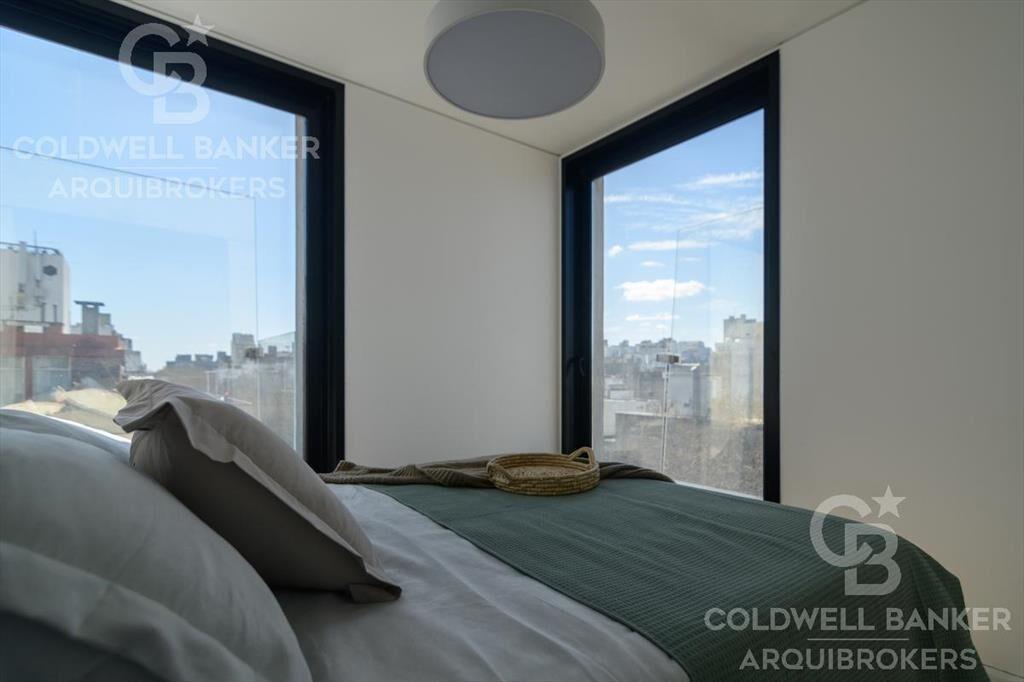 Venta apartamento penthouse cuatro dormitorios con renta en