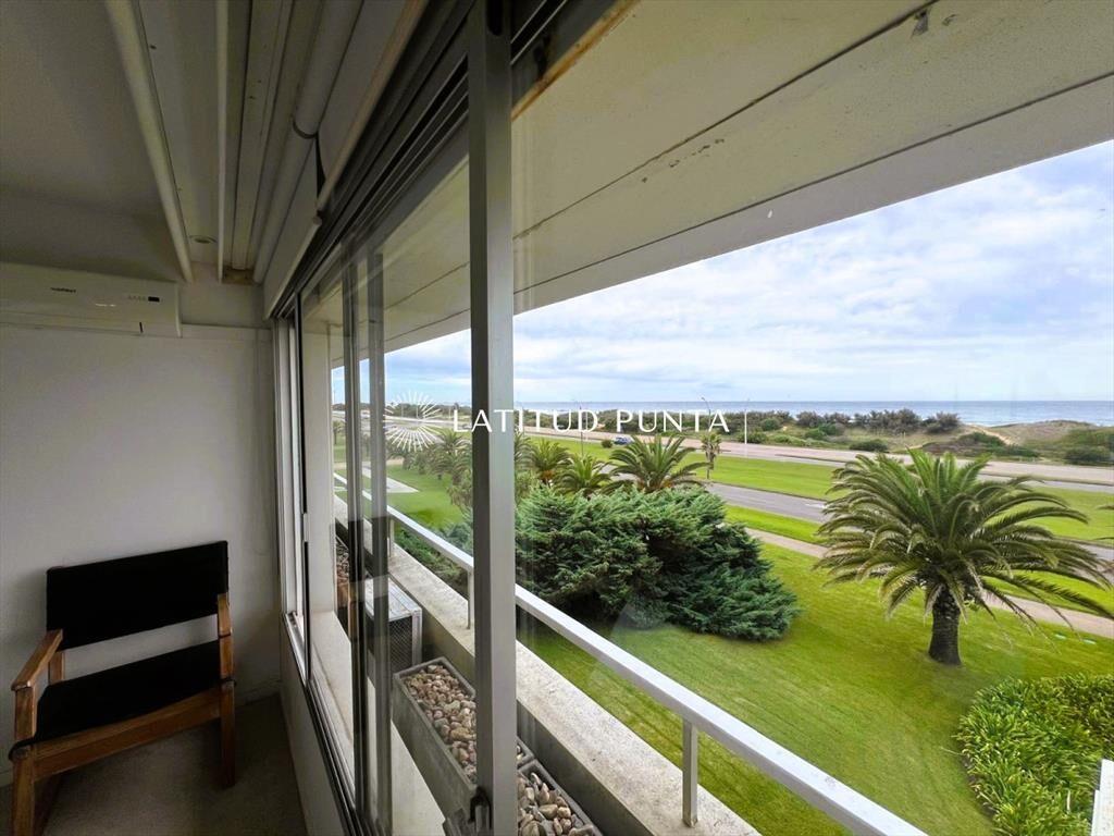Apartamento en Brava, 3 suites más dependencia