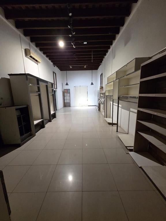18 de julio y Vazquez, 170 m2 de planta, 4,5 mts de frente