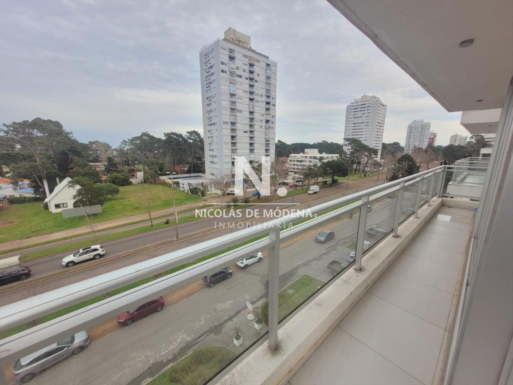 En venta apartamento de 2 dormitorios en Punta