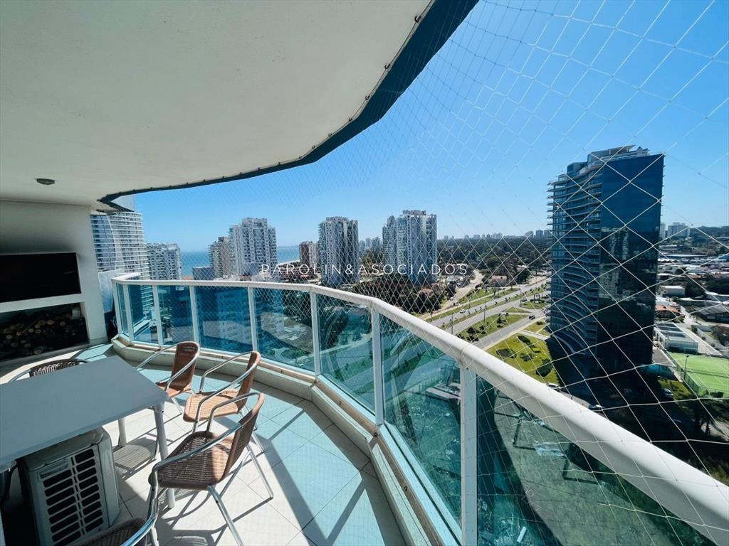 Apartamento en venta de 3 dormitorios en Casino Tower, Punt