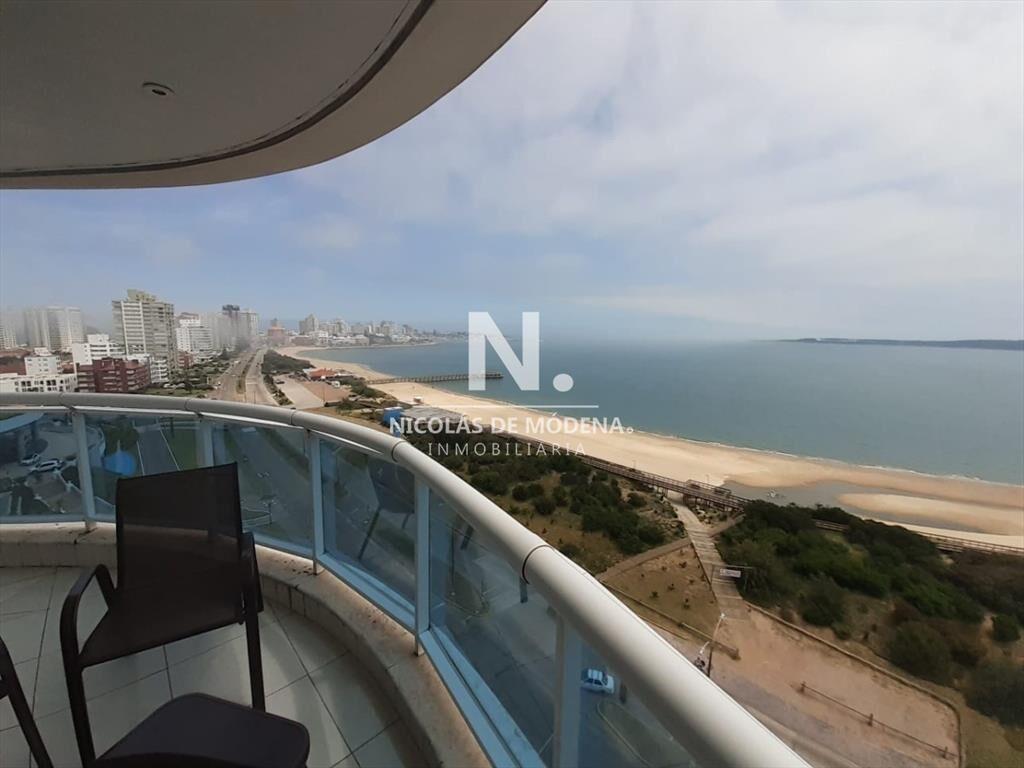 Apartamento en Venta de 3 Dormitorios en Punta ,