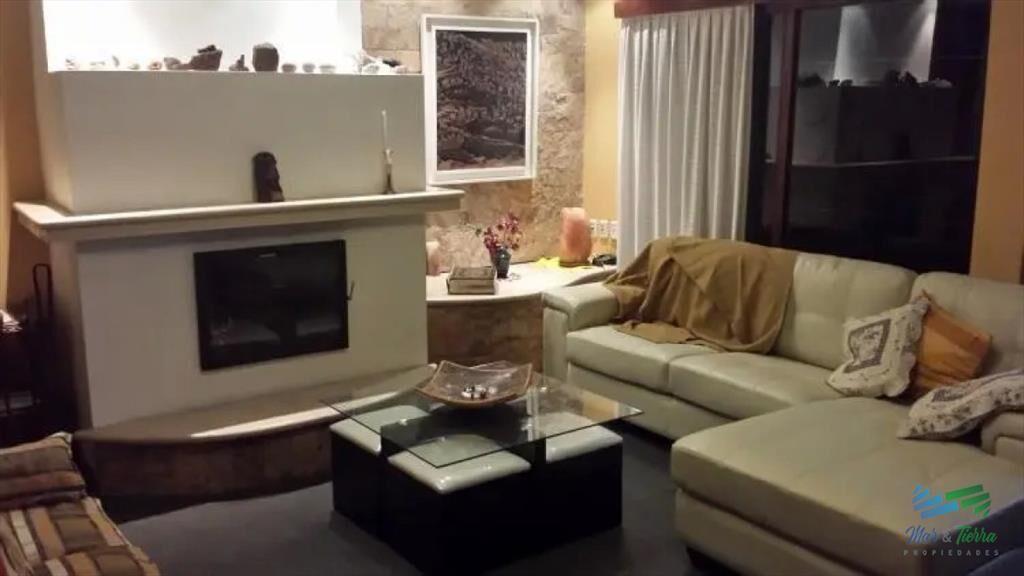 Casa en venta. Cuenta con ambientes amplios, A