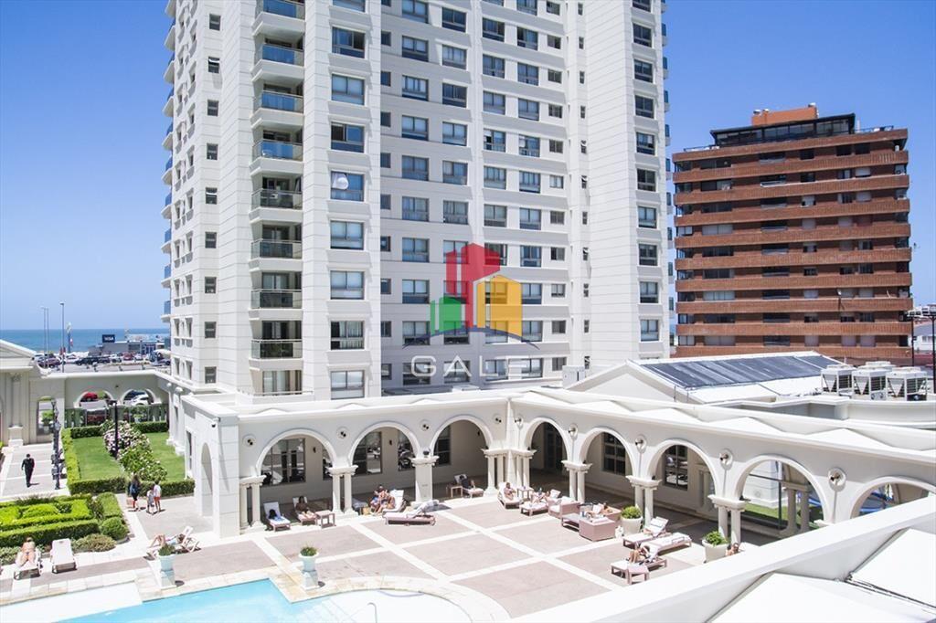 Departamento en venta con amplios dormitorios.