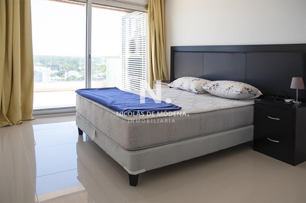 Departamento en venta, zona de playa Brava.