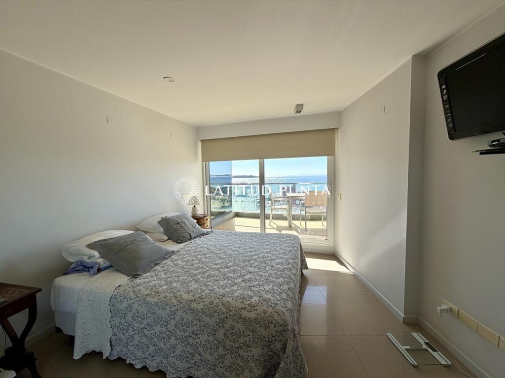 Apartamento de dos suites más dependencia con al
