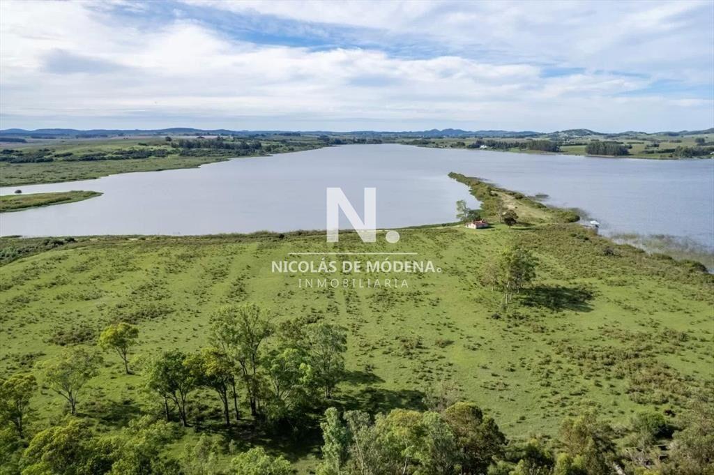 Chacra sobre Laguna del Sauce con costa, de 18 HA