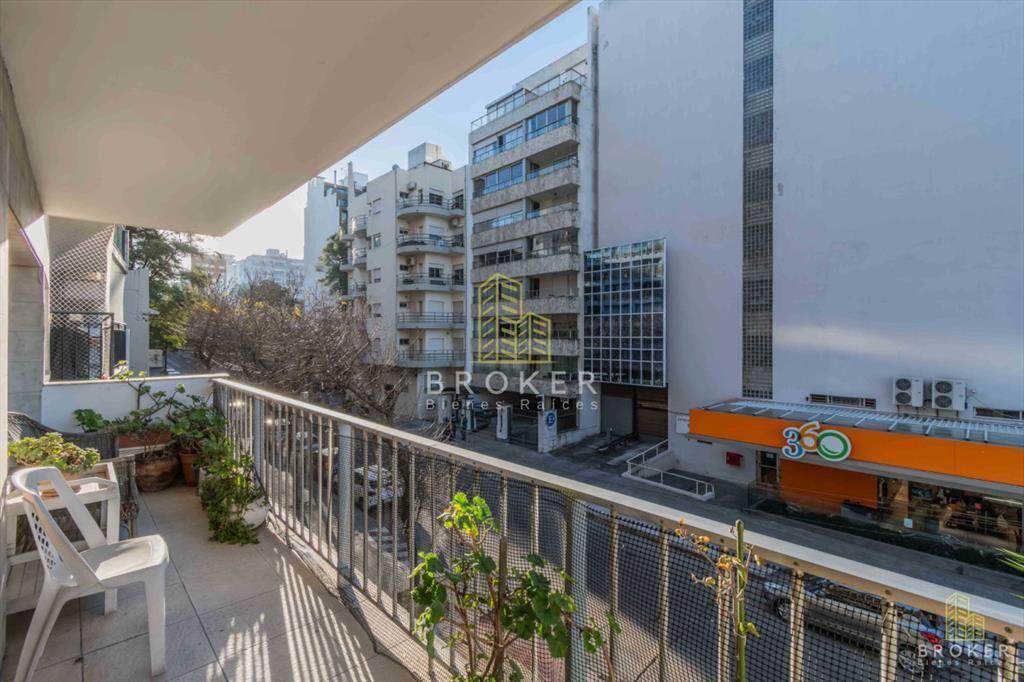 Venta Departamento Pocitos 4 dormitorios garage