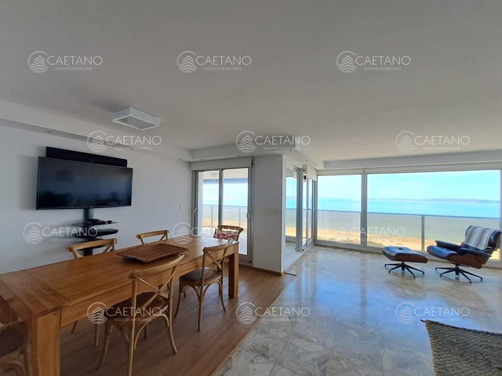 Departamento en venta con amplios ambientes, en