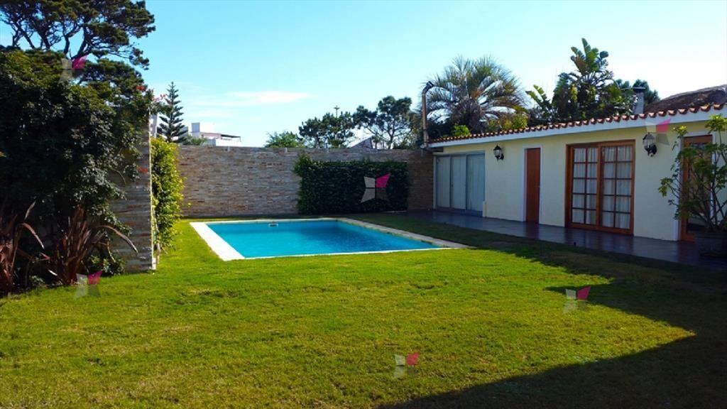 VENTA DE CASA 5 DORMITORIOS EN MANSA