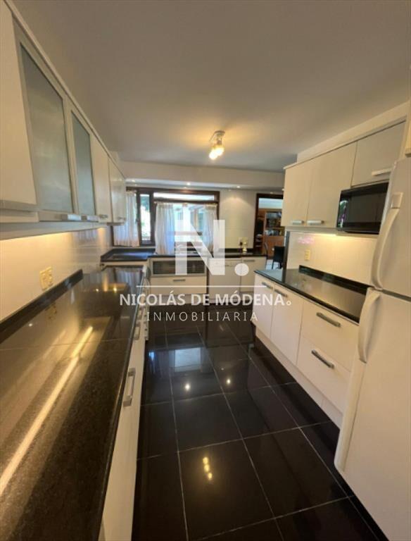 Vende casa de 7 dormitorios, en la Mansa Punta
