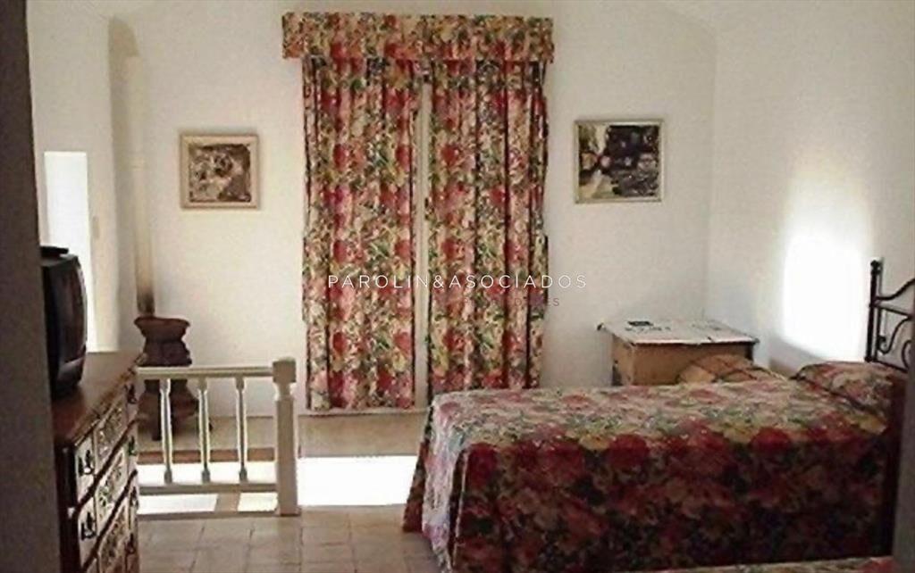 CASA EN VENTA DE 4 DORMITORIOS EN LA BARRA