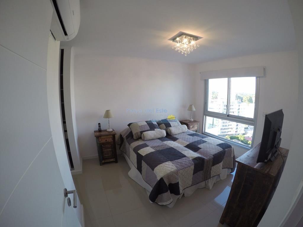 Apartamento en alquiler de 3 dormitorios en Punta