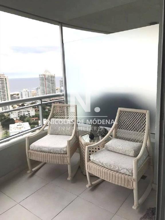 Vende apartamento de 2 dormitorios en Punta del