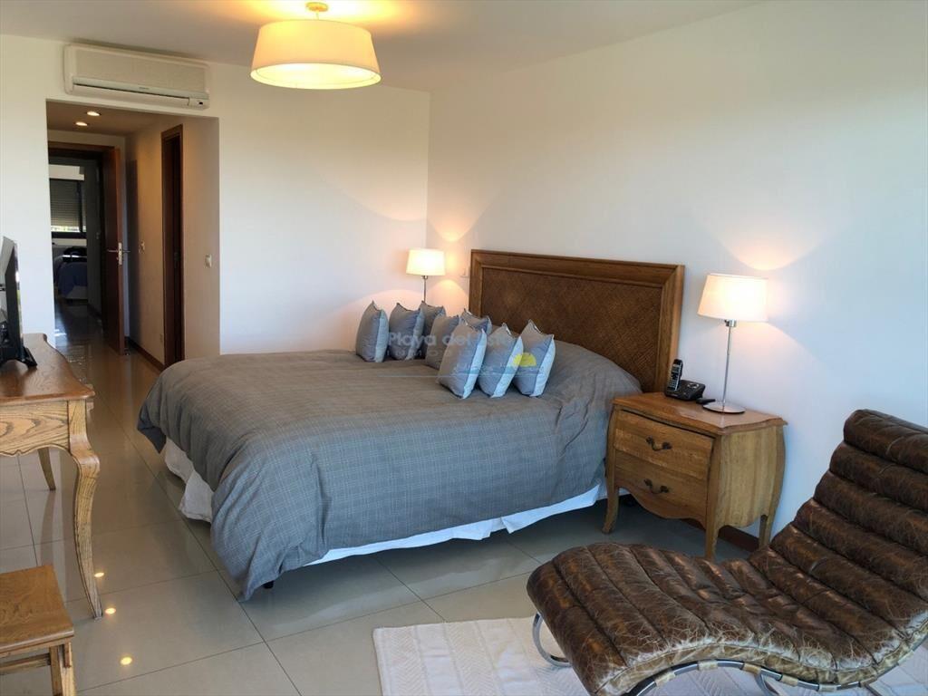 Apartamento en Venta de 3 dormitorios en Punta ,