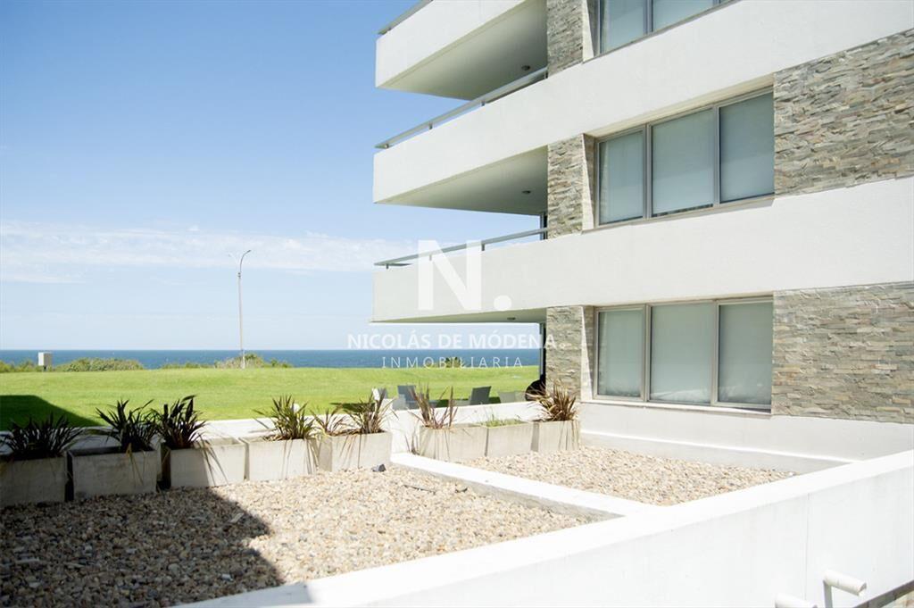 En venta apartamento de 3 dormitorios en Pinares